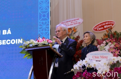 Ông Đinh Xuân Bá và Bà Doãn Thị Tuyết Nga phát biểu tại Đại lễ Kỷ niệm 30 năm thành lập Secoin